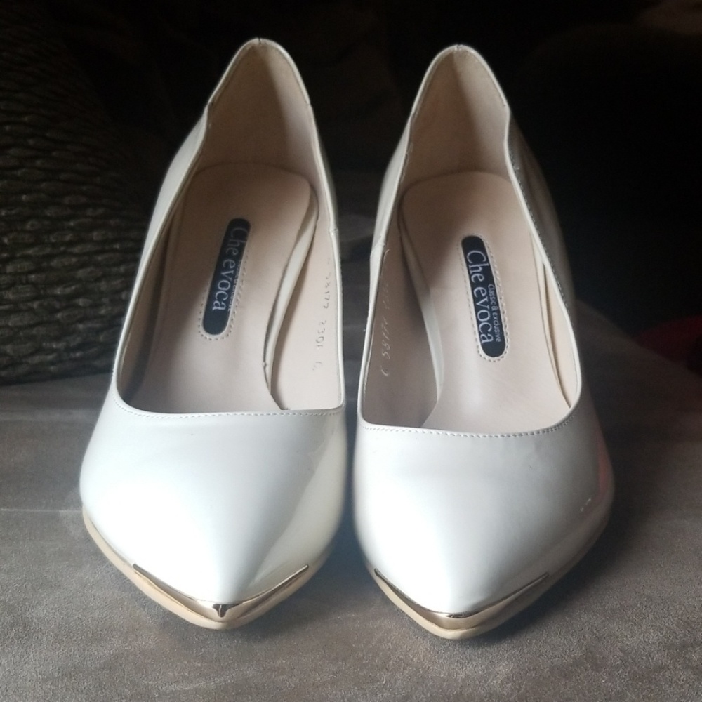 Che evoca pumps
